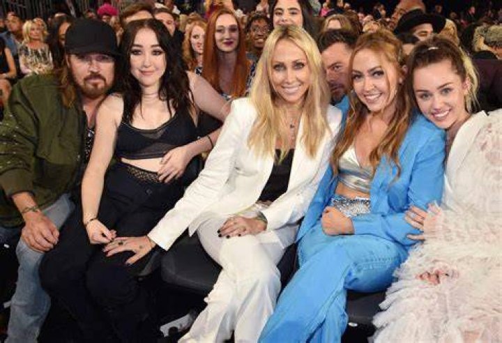 Are all the Cyrus siblings full siblings?