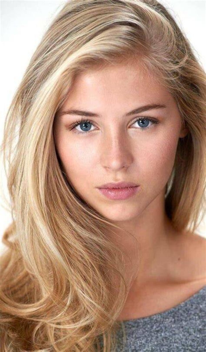 Are blonde females more attractive?
