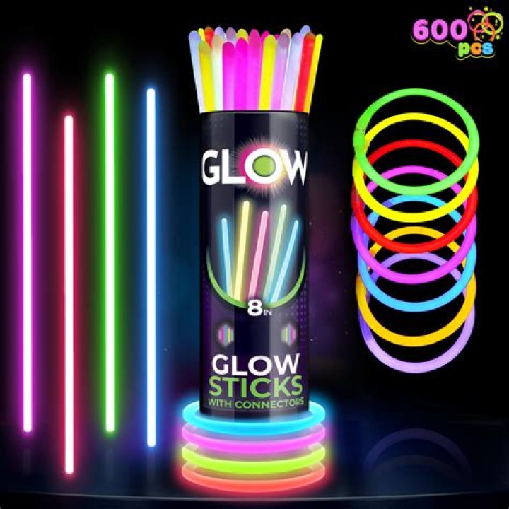 Are glow bracelets toxic to cats?
