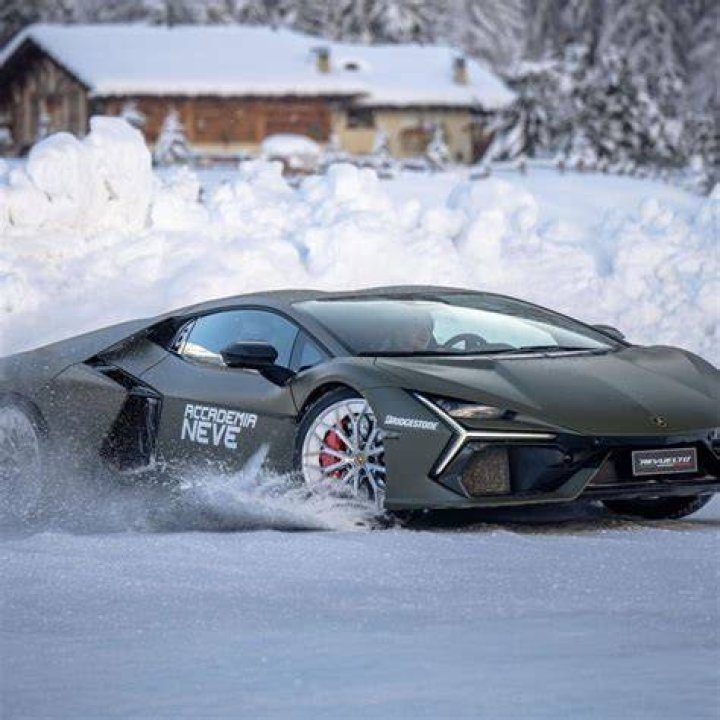 Are hybrids good in the snow?