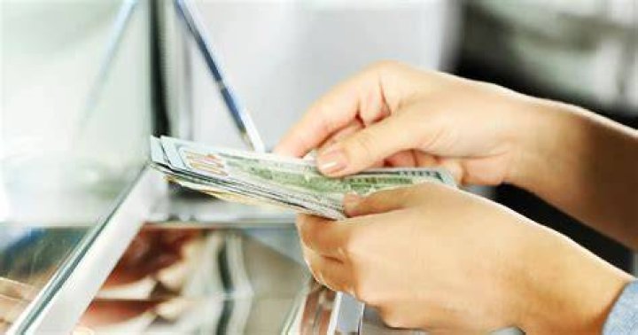 Are large cash deposits flagged?
