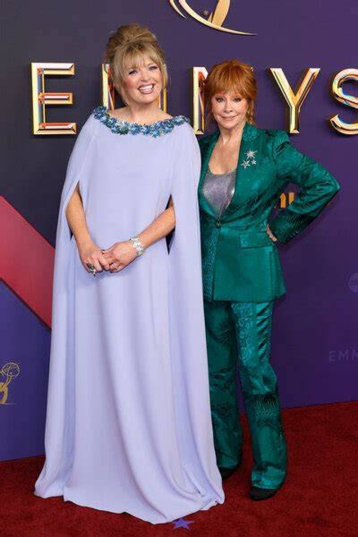 Are Melissa Peterman and Reba McEntire friends in real life?