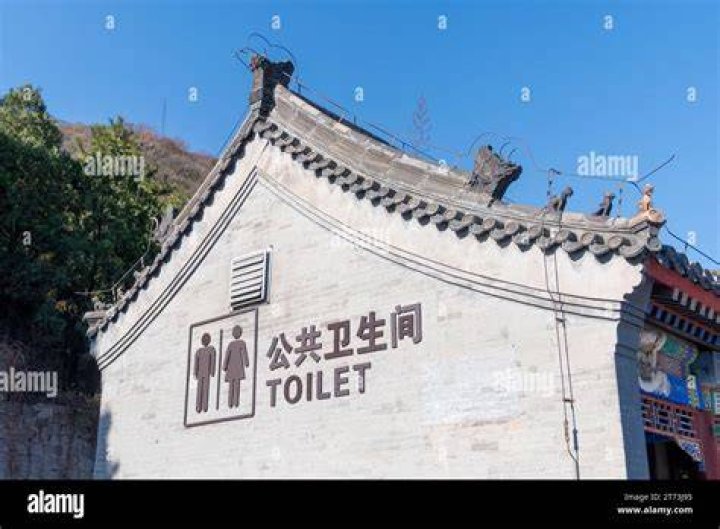 Are there toilets on the Great Wall of China?