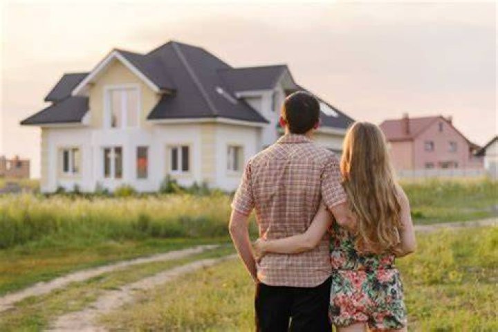 Are there unmarried couples buying a home together?