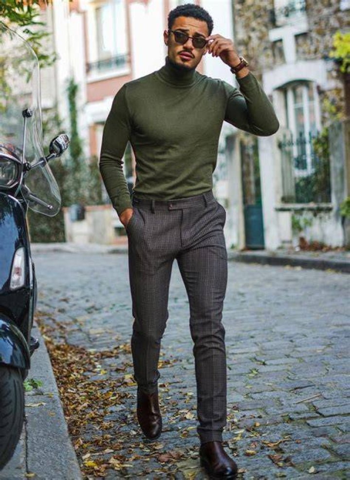 Are turtlenecks business casual?