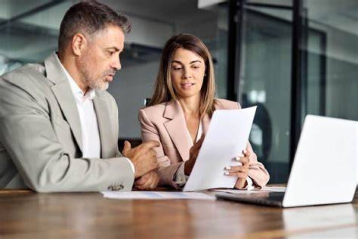 Can a company continue to trade when in liquidation?