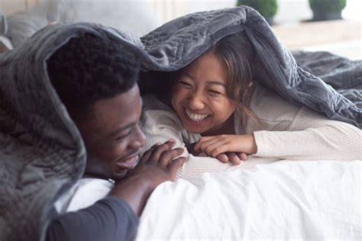 Can a couple sleep under a weighted blanket?