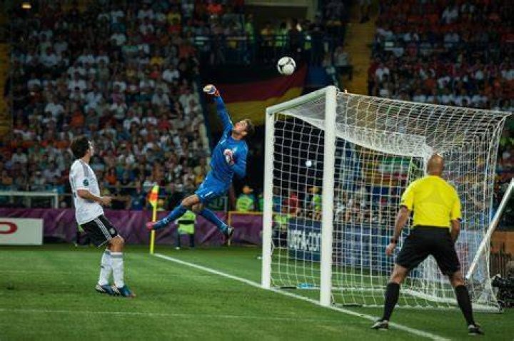Can a goalie score from a punt?