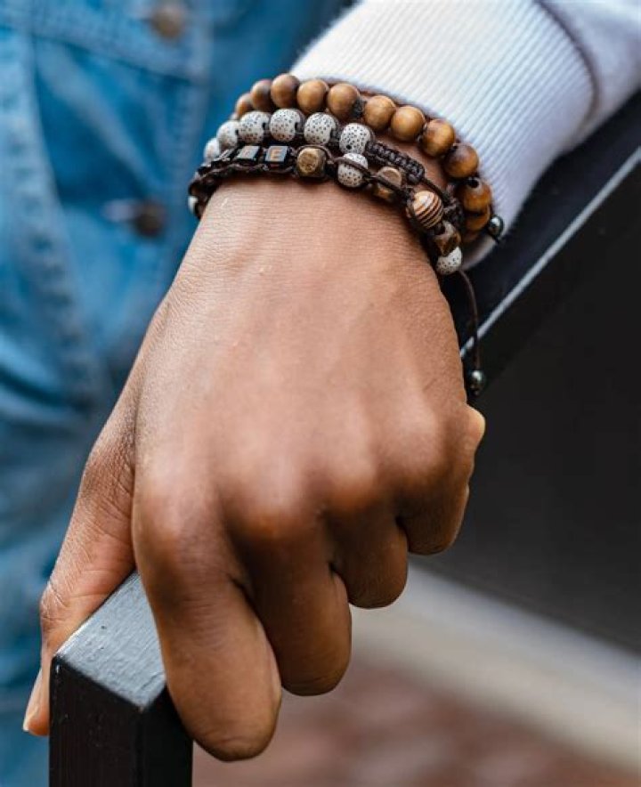 Can a marine wear a bracelet?