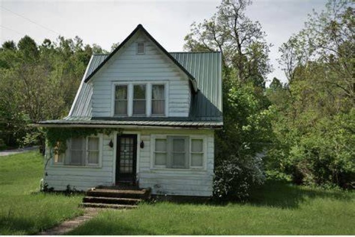 Can a non relative inherit a house?