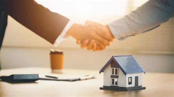 Can a real estate brokerage be a corporation?