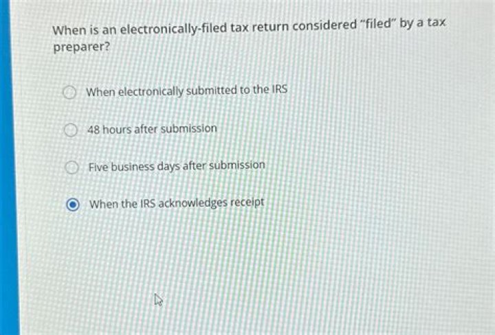 Can a superseding tax return be filed electronically?