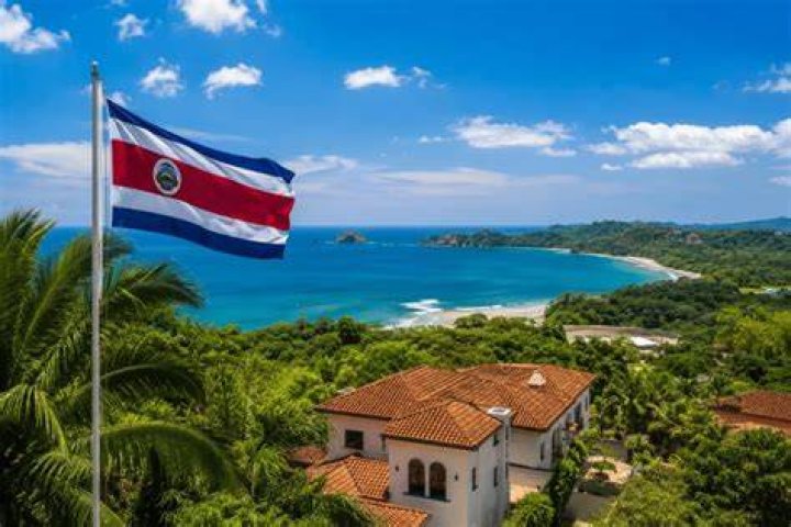 Can Americans but property in Costa Rica?