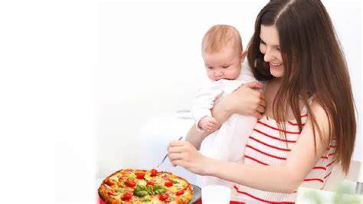 Can breastfeeding mother eat pizza?