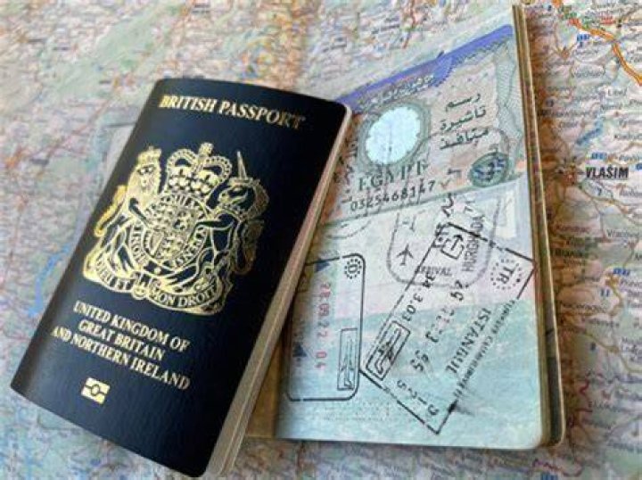 Can British passport holders work in Spain?