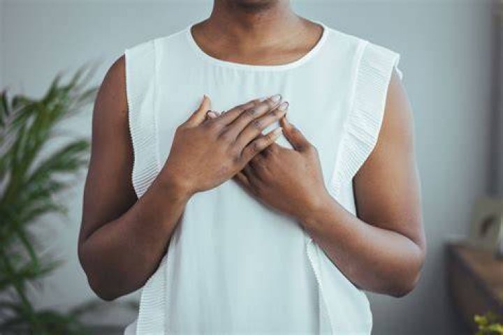Can feel heart beating when lying on left side?