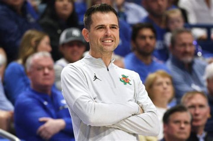 Can fouled out player come back?