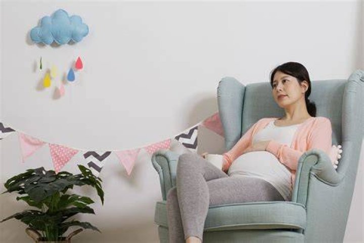 Can I cross my legs when pregnant?