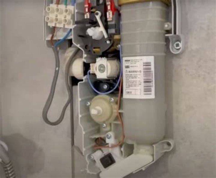 Can I run a 10.5 kW shower on 6mm cable?