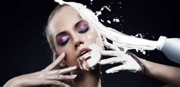 Can I sleep with milk on my face?