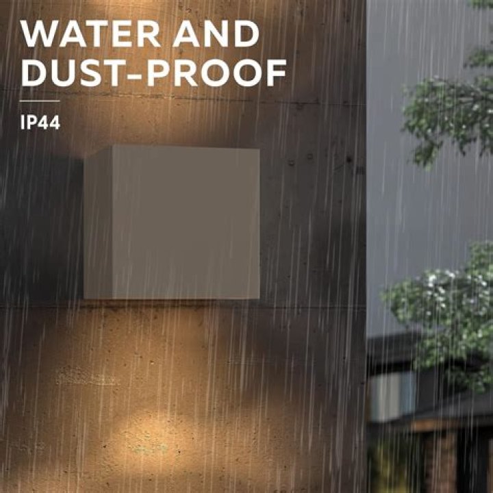 Can IP44 be used in rain?