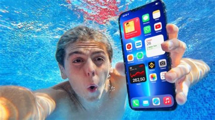 Can iPhone take underwater pictures?