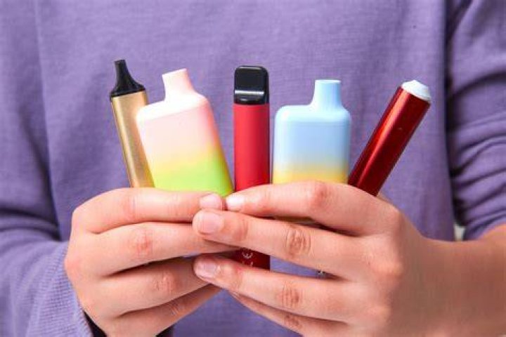 Can minors buy vapes online?
