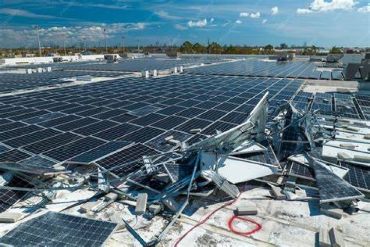 Can solar panels blown off roof?