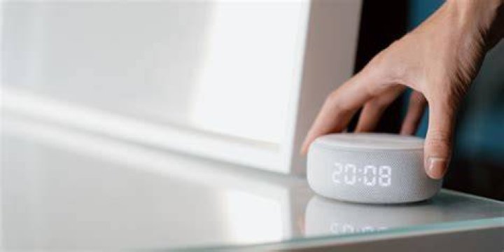 Can you ask Alexa to call 999?