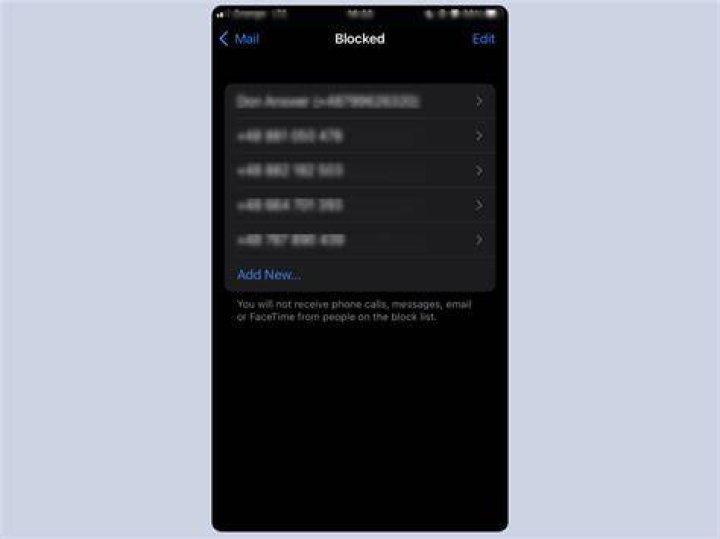 Can you block an email address on iPhone?