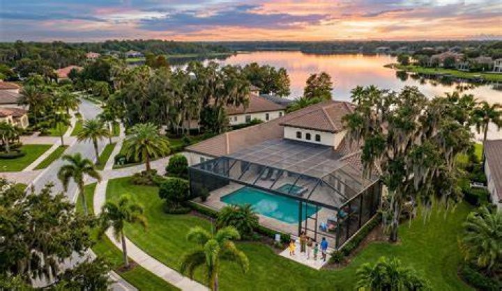 Can you buy a house with cash in Florida?