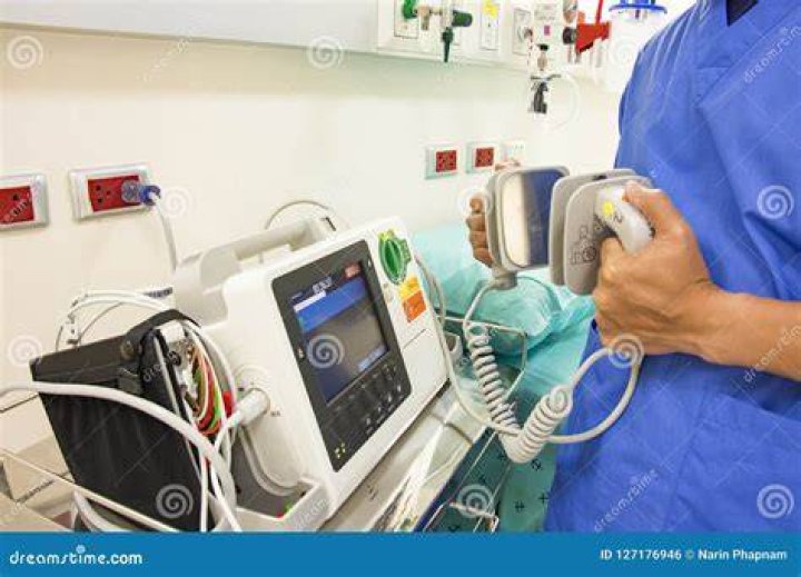 Can you do an EKG with a defibrillator?