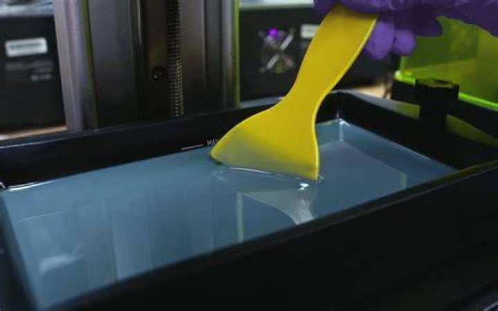 Can you fix cracked resin?