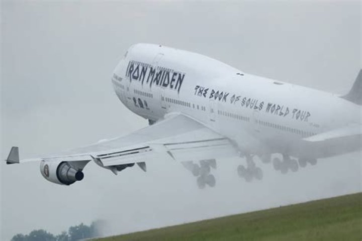 Can you fly a 747 upside down?