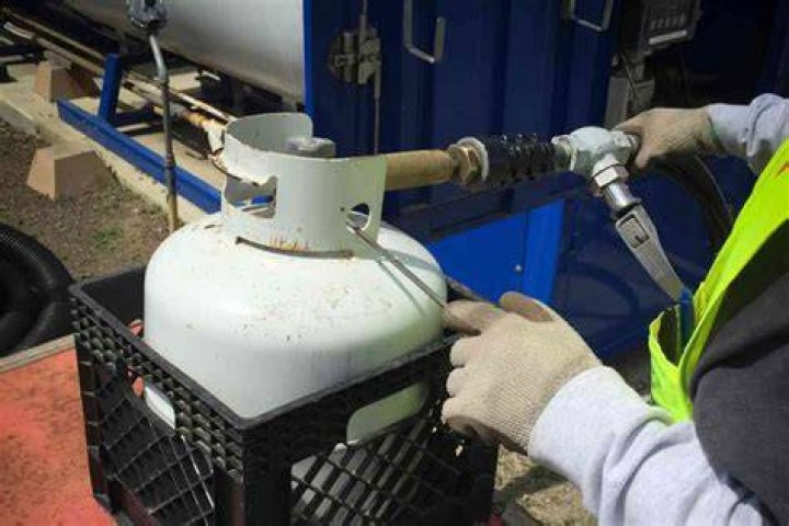 Can you leave propane tank in car?