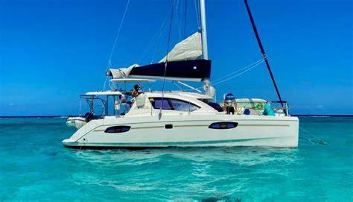 Can you live on a boat in the Cayman Islands?