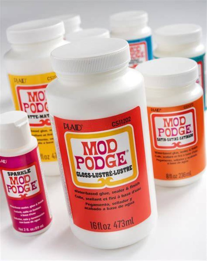 Can you spray Mod Podge on paper?