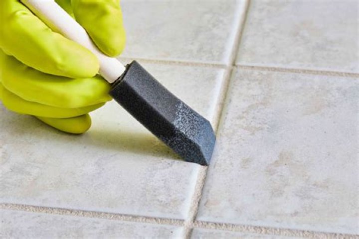 Can you use a sponge to apply grout sealer?