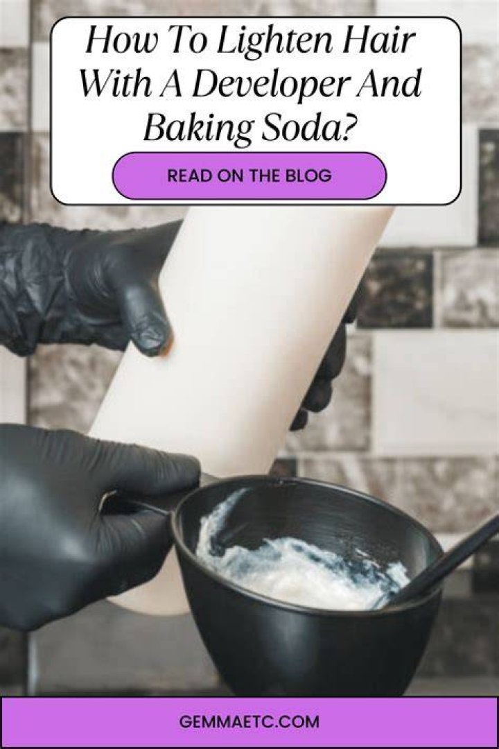Can you use baking soda and developer to lighten hair?