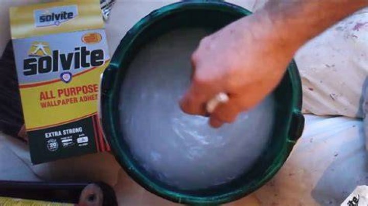 Can you use flour and water as wallpaper paste?