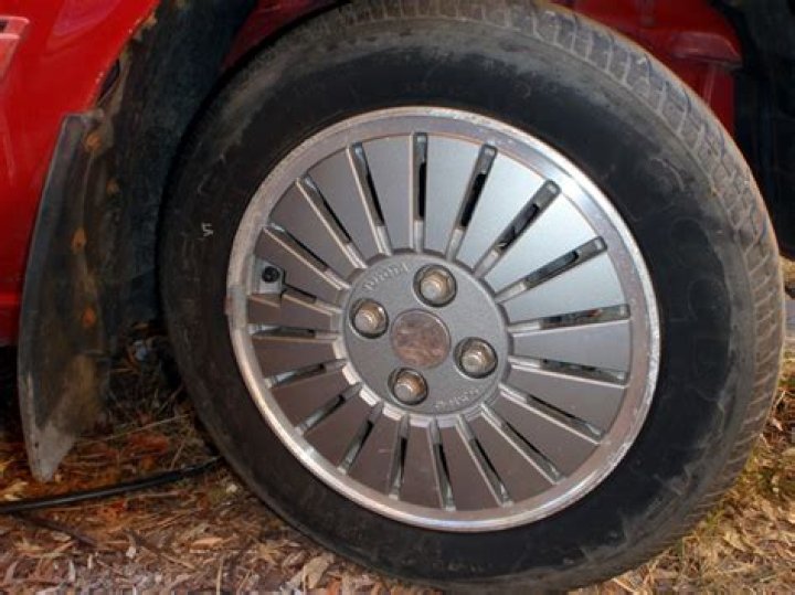 Can you use oven cleaner on alloy wheels?
