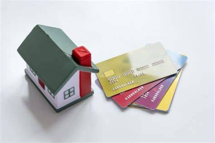 Can you use your credit card before closing on a house?