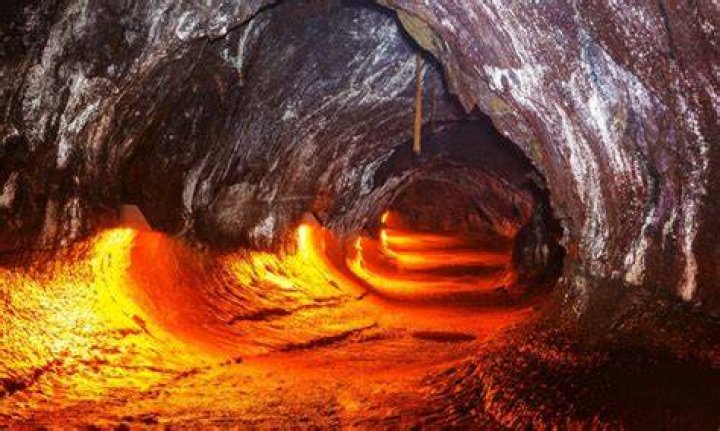 Can you walk inside a volcano?