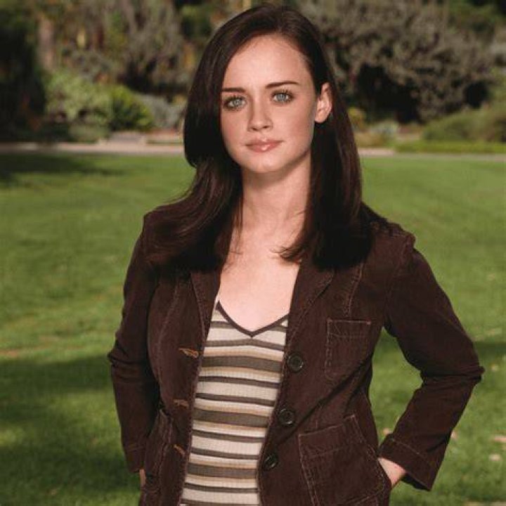 Did Alexis Bledel cut her hair for Gilmore Girls?