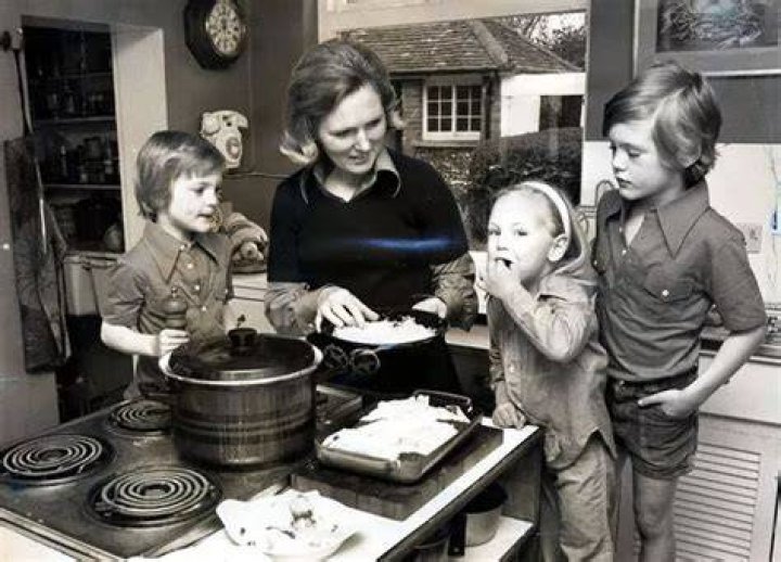 Did Mary Berry have polio as a child?