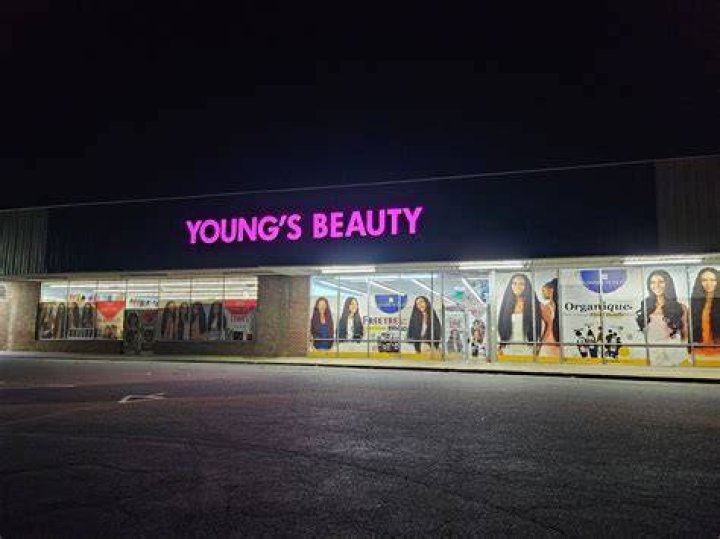Do advertisements need to tell the truth?