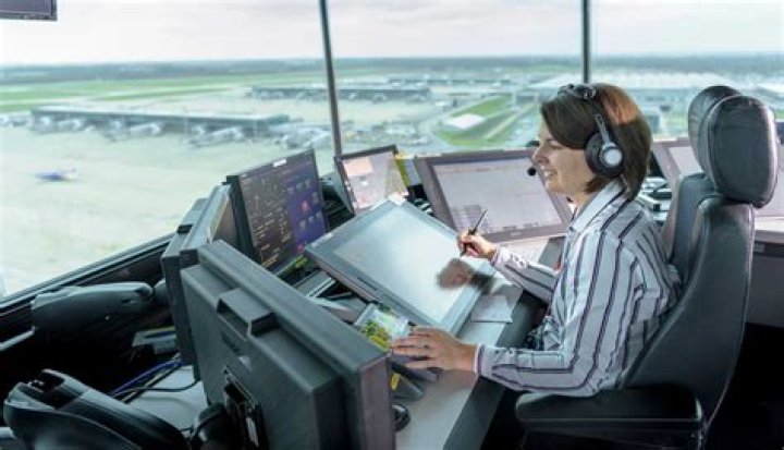 Do air traffic controllers make a lot of money?