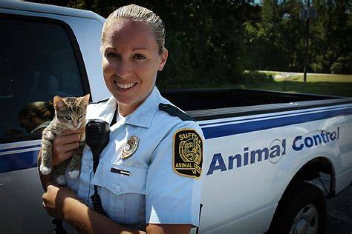 Do animal control officers make good money?