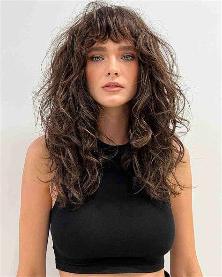 Do bangs look good with wavy hair?