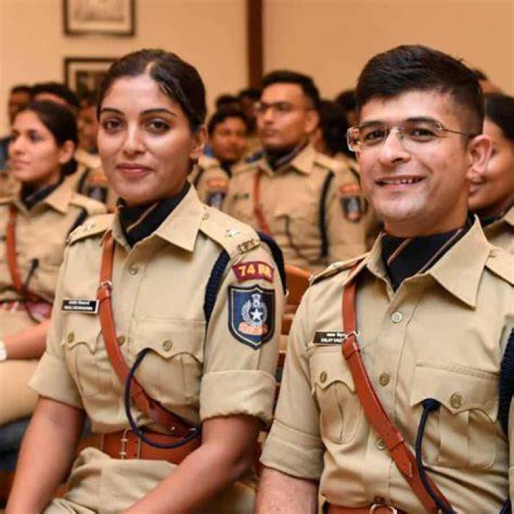 Do DAV officers get paid?